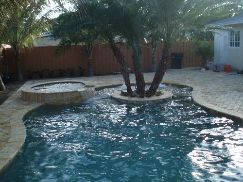 www.miamicustompoolsandspas.com.JPG